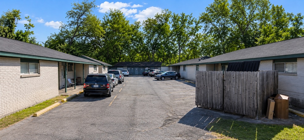 6912 Hirsch Rd, Houston, TX for sale - Building Photo - Image 3 of 6