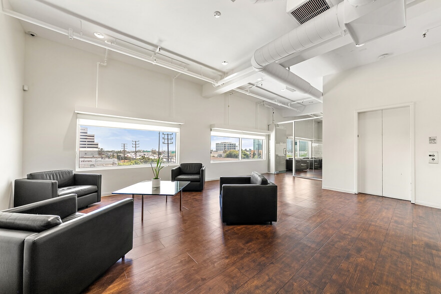 2034 Cotner Ave, Los Angeles, CA for lease - Building Photo - Image 3 of 16