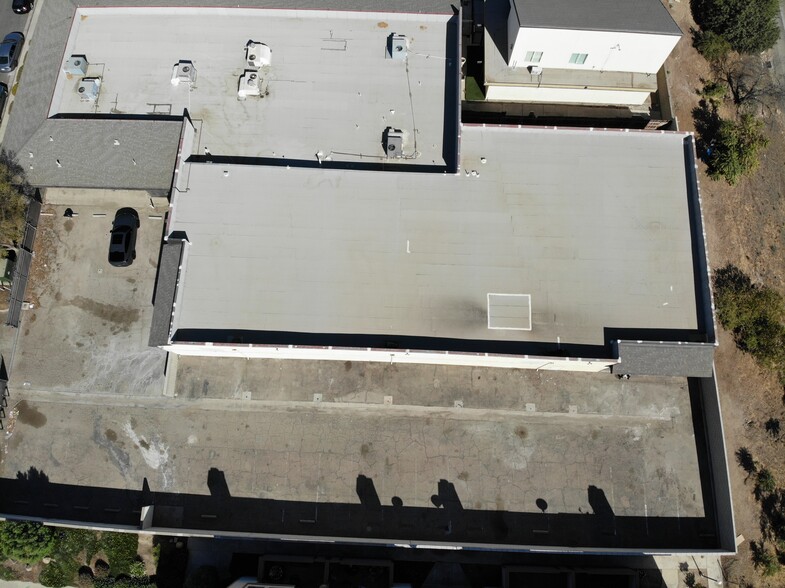 3403-3415 Wilson Rd, Bakersfield, CA for lease - Building Photo - Image 3 of 29