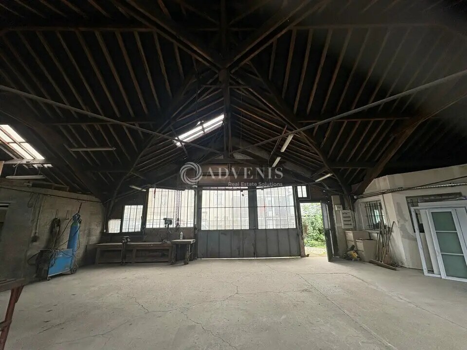 Office in La Queue-les-Yvelines for lease Interior Photo- Image 1 of 6