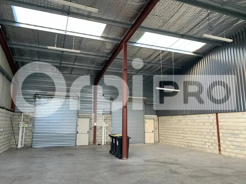 Flex in SAINT-JEAN-D'ILLAC for sale - Interior Photo - Image 2 of 5