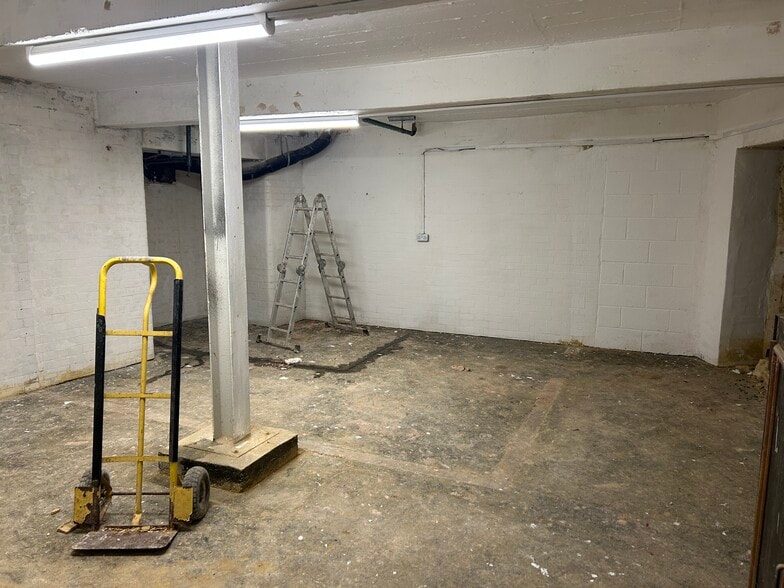 7-11 High St, Croydon for lease - Interior Photo - Image 2 of 3