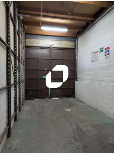 Flex in Noisy-le-Grand for lease - Interior Photo - Image 1 of 4