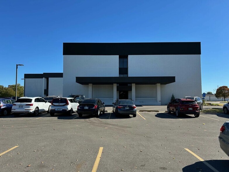 900 N Porter Ave, Norman, OK for lease - Building Photo - Image 2 of 31