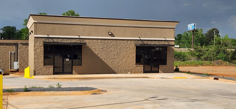 57 Tradewinds Dr, Forsyth, GA for lease - Building Photo - Image 1 of 4