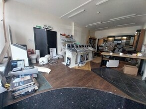 4-6 Robin Ln, Pudsey for lease Interior Photo- Image 2 of 4