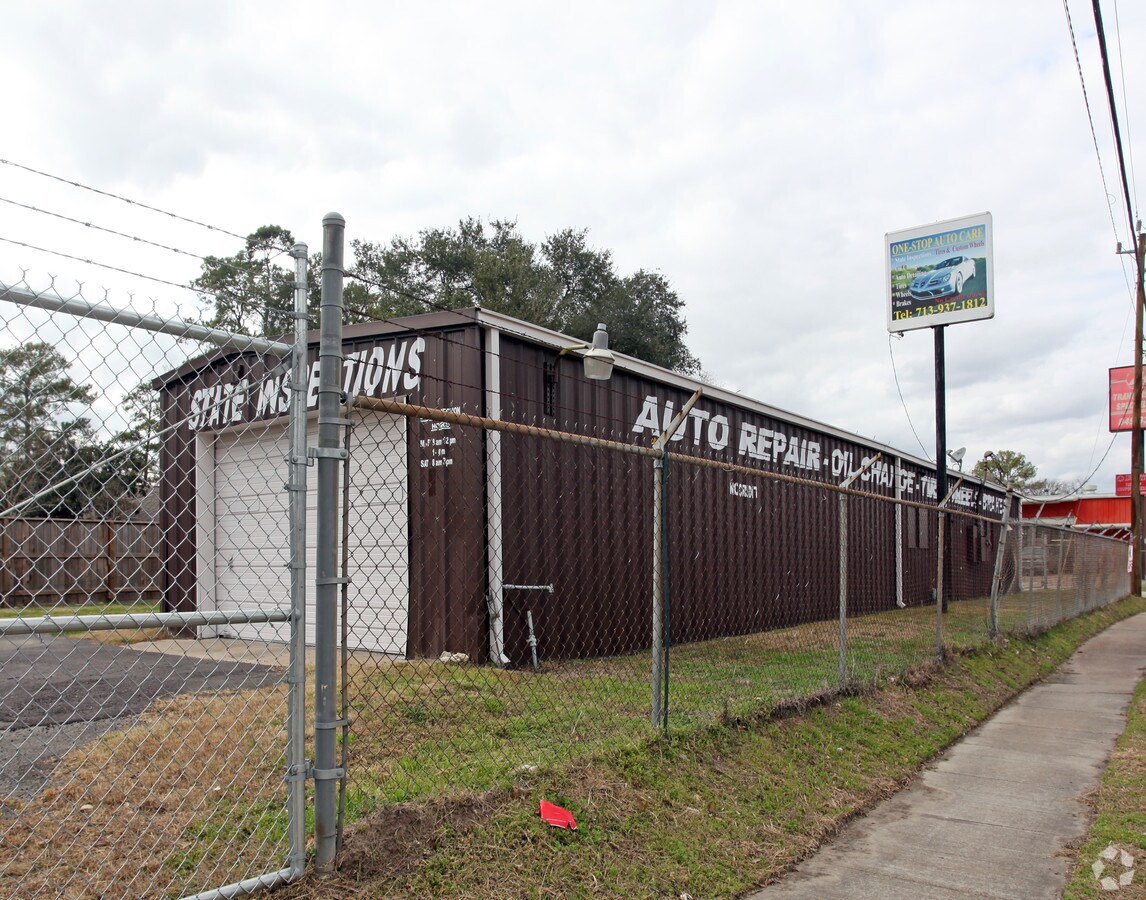 9235 N Houston Rosslyn Rd, Houston, TX 77088