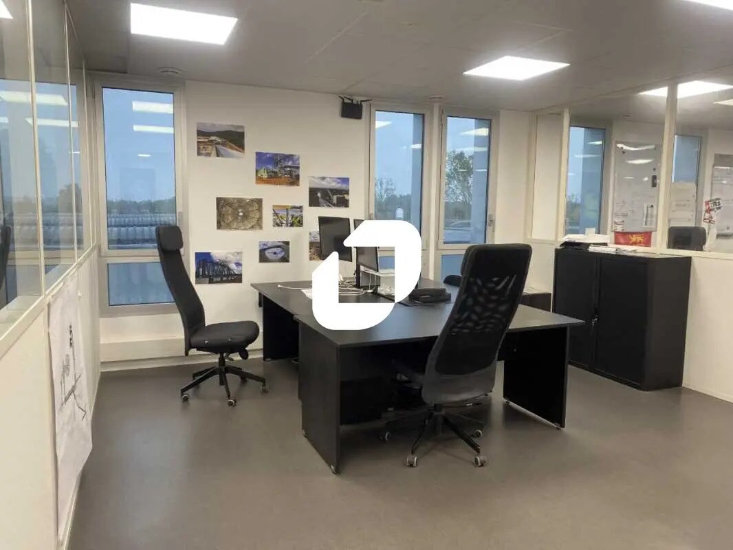 Office in Mérignac for lease Interior Photo- Image 1 of 11