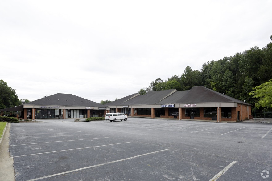 605 Indian Trail Lilburn Rd, Lilburn, GA for lease - Primary Photo - Image 3 of 3