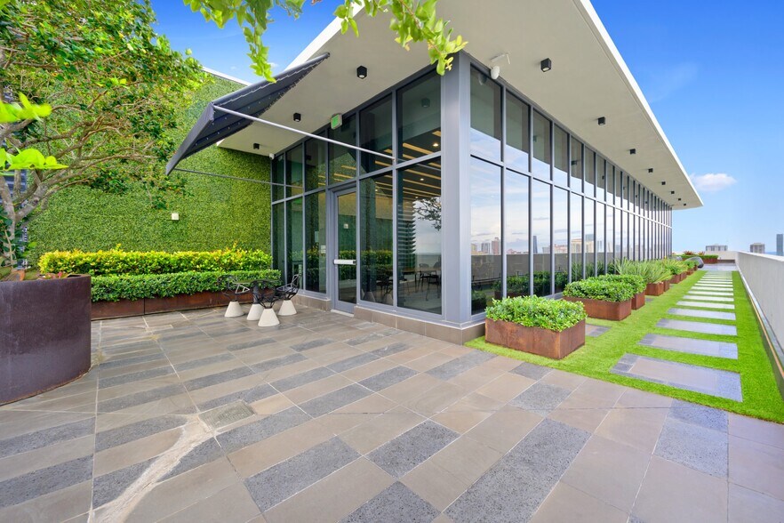 19790 W Dixie Hwy, Aventura, FL for lease - Building Photo - Image 3 of 23