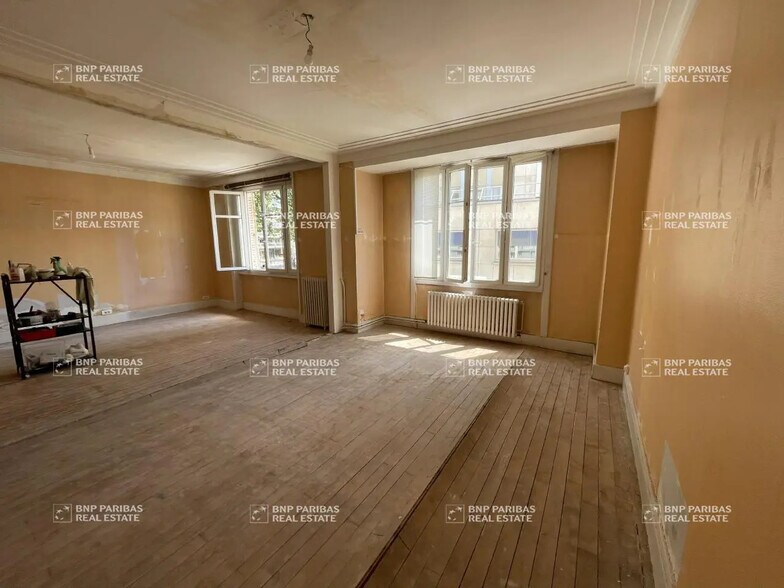 Office in Tours for lease - Interior Photo - Image 1 of 17