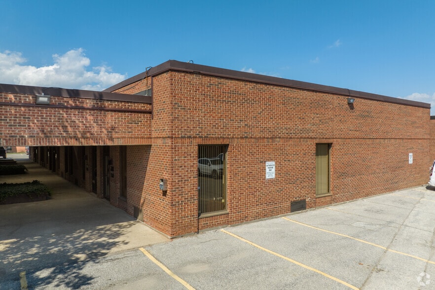 83 Galaxy Blvd, Toronto, ON for lease - Building Photo - Image 2 of 5