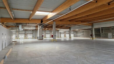 Industrial in Lyon for lease Interior Photo- Image 1 of 7