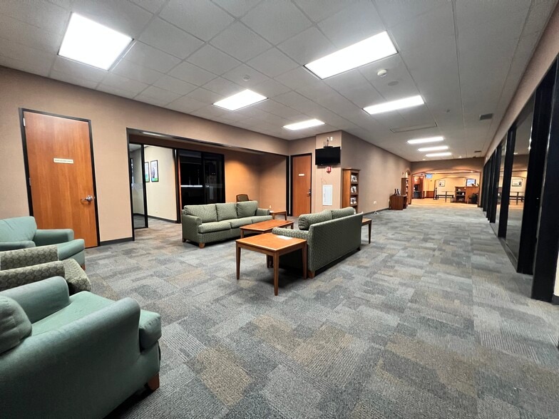 8047 Midcrown Dr, San Antonio, TX for lease - Interior Photo - Image 1 of 7