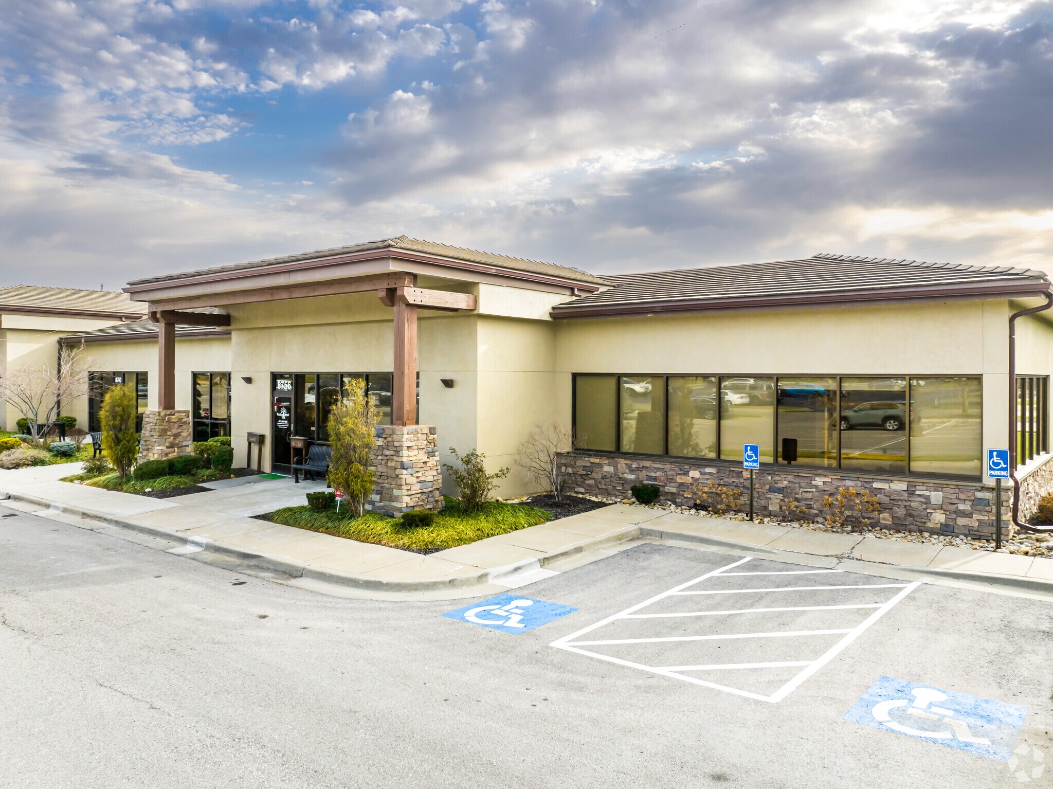 8700-8764 W 151st St, Overland Park, KS for sale Primary Photo- Image 1 of 1