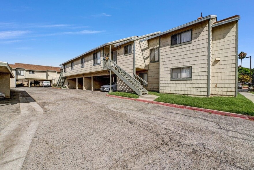 8582 Tamarind Ave, Fontana, CA for sale - Building Photo - Image 2 of 8