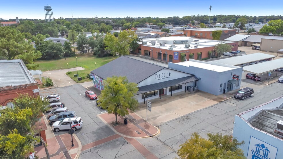 117 W Commerce St, Brenham, TX for lease - Building Photo - Image 1 of 29