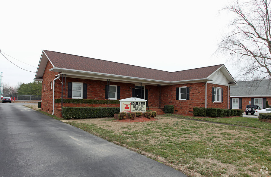 1427 Emerywood Dr, Charlotte, NC for sale - Primary Photo - Image 1 of 4