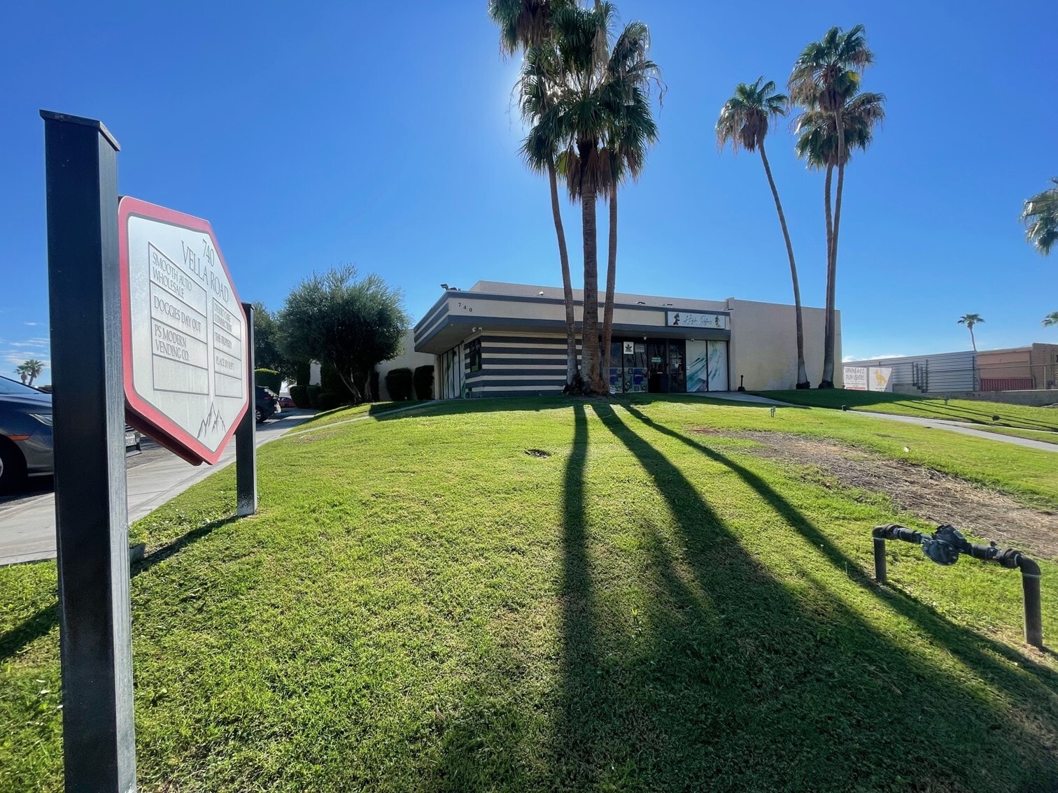 740 S Vella Rd, Palm Springs, CA for lease Building Photo- Image 1 of 4