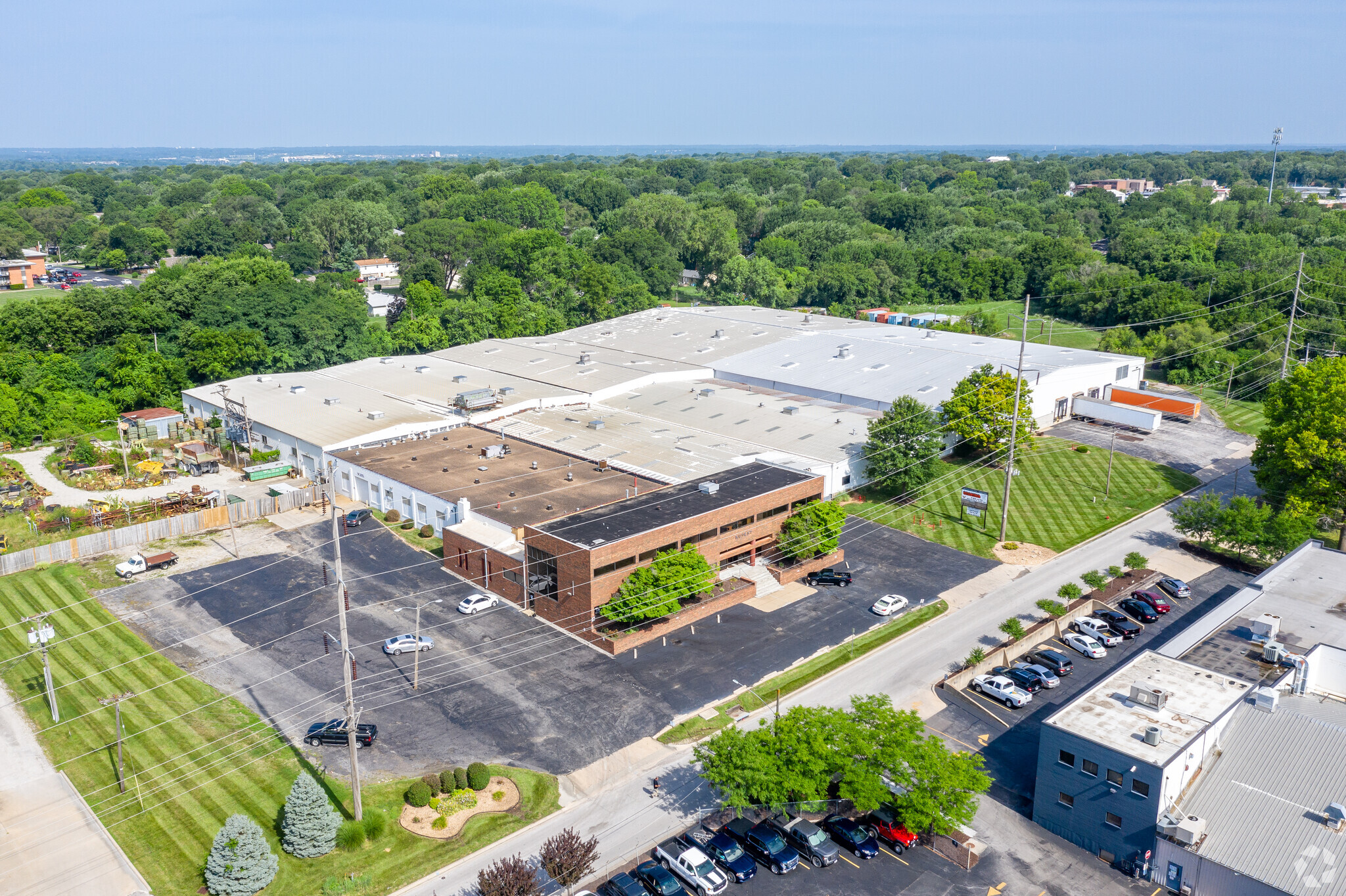 705 SW 10th St, Blue Springs, MO for lease Building Photo- Image 1 of 2