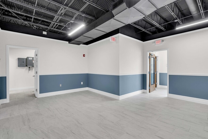 417 8th St W, Bradenton, FL for lease - Building Photo - Image 3 of 20