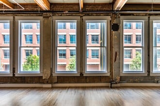 114 Main St, Houston, TX for lease Building Photo- Image 2 of 10