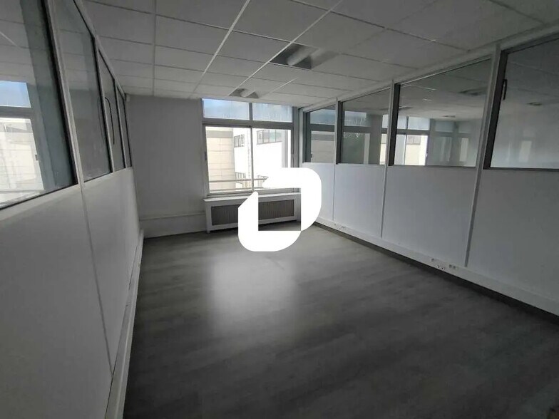 Office in Argenteuil for lease - Interior Photo - Image 3 of 17