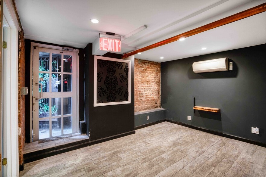 377 S 1st St, Brooklyn, NY for lease - Building Photo - Image 1 of 7