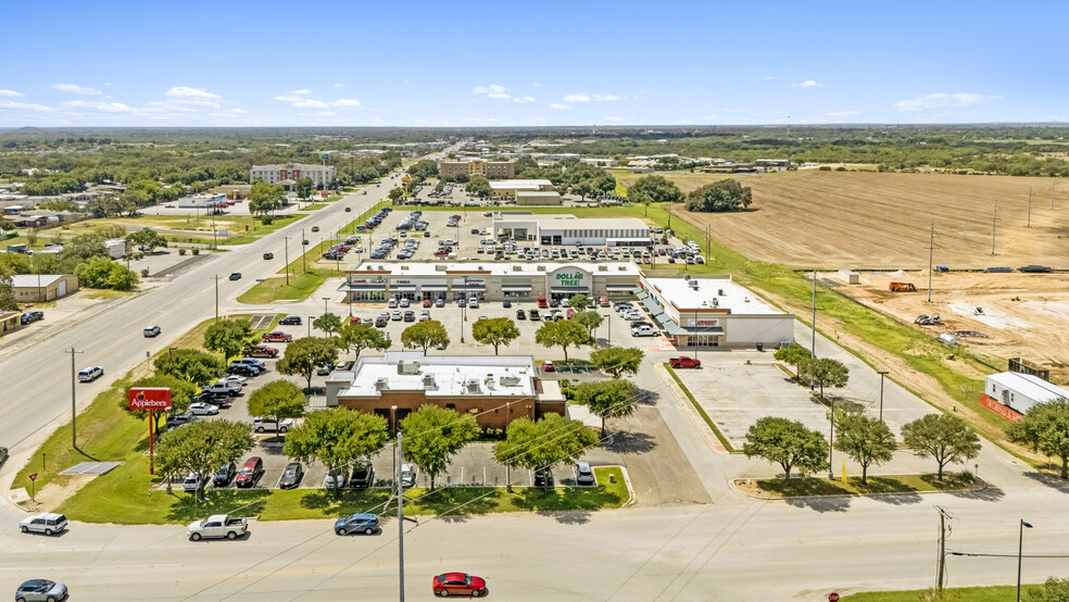 3040 E Main St, Uvalde, TX for sale - Building Photo - Image 1 of 5