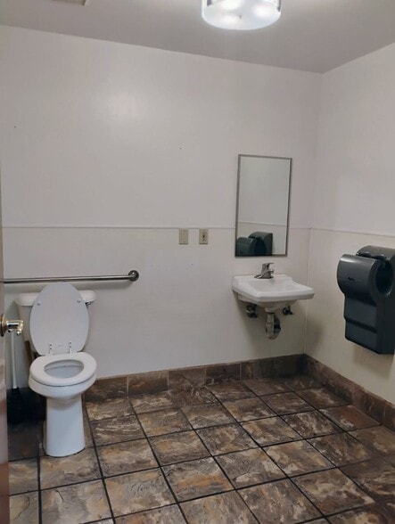 8807 Thornton Rd, Stockton, CA for lease - Building Photo - Image 3 of 6