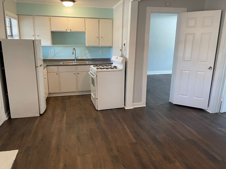 1814 Broadway, Kerrville, TX 78028 Sage Rock Apartments