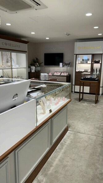 3-5 Low Pavement, Chesterfield for lease - Interior Photo - Image 3 of 3