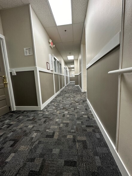 1020 Cedar Ave, St Charles, IL for lease - Interior Photo - Image 3 of 11