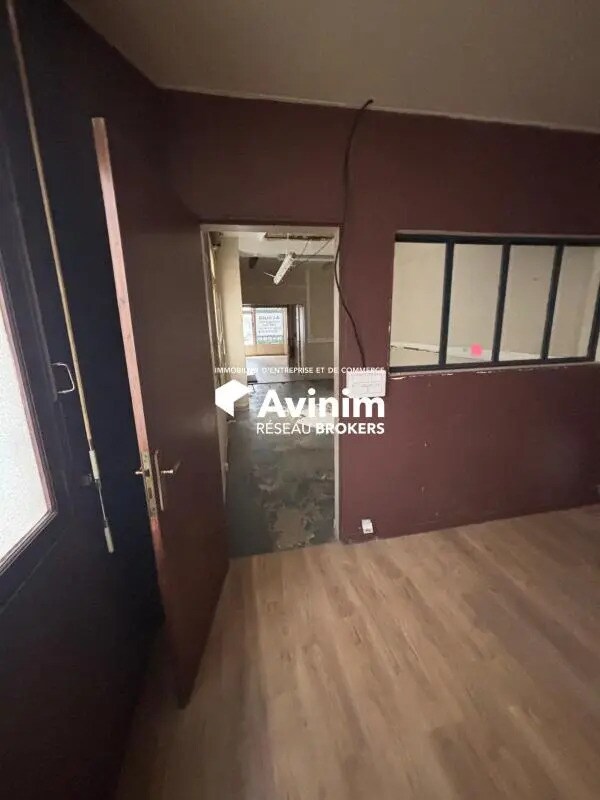 Retail in Paris for lease Building Photo- Image 1 of 6