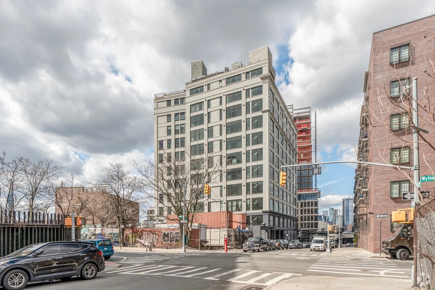 475 Kent Ave, Brooklyn, NY for lease - Building Photo - Image 2 of 6