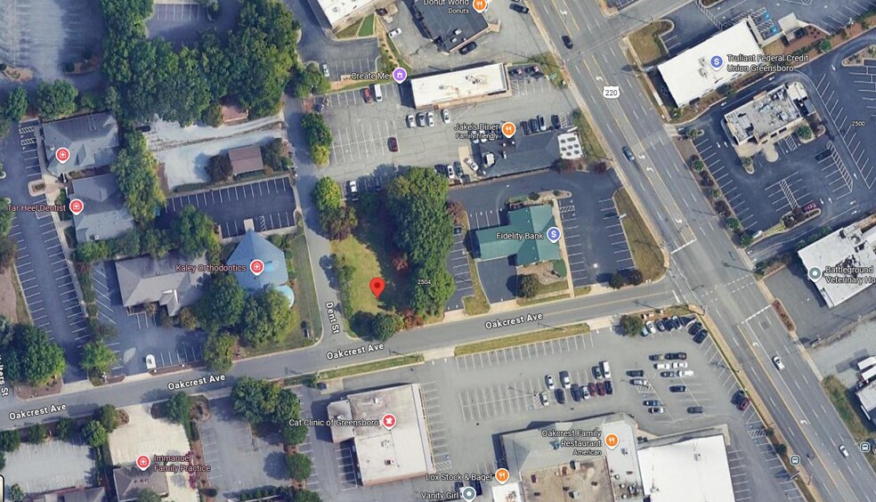2504 & 2506 Oakcrest Ave, Greensboro, NC for sale - Primary Photo - Image 2 of 2