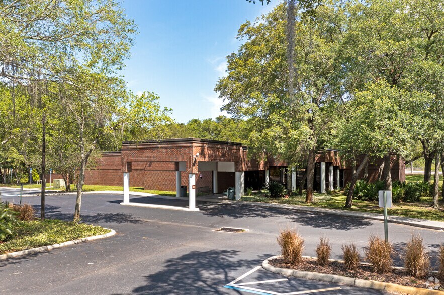 220 Grand Regency Blvd, Brandon, FL for sale - Primary Photo - Image 1 of 1
