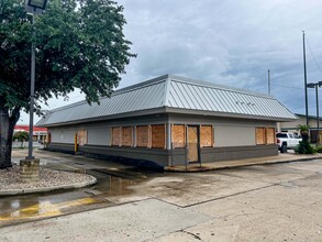 7004 Siegen Ln, Baton Rouge, LA for lease Building Photo- Image 2 of 4