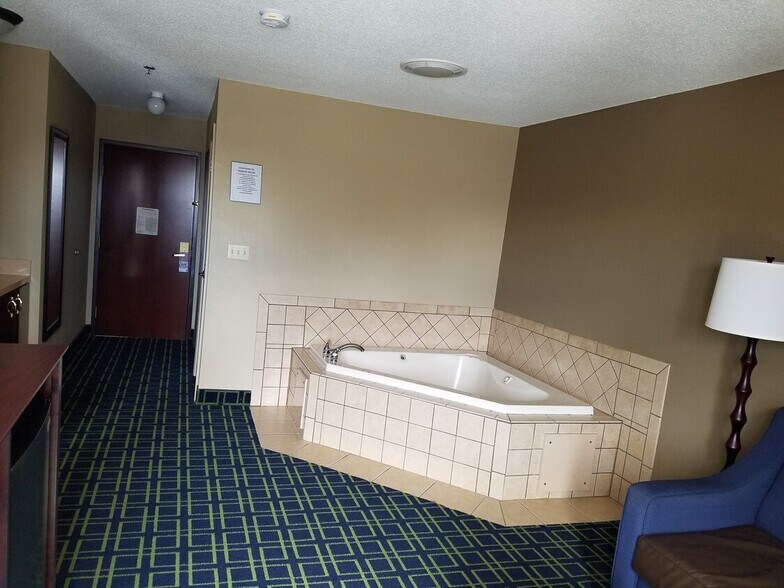 313 Cunningham Rd, Franklin, NC for sale - Interior Photo - Image 1 of 1