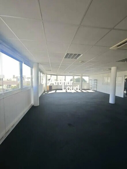 Office in Villeneuve-Loubet for lease - Interior Photo - Image 2 of 10