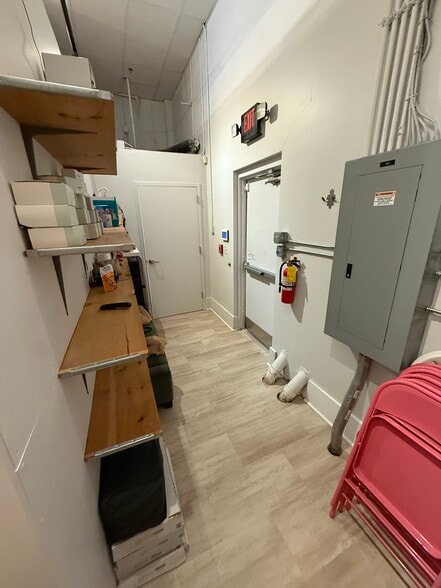 310 Town Center Ave, Suwanee, GA for lease - Building Photo - Image 3 of 15