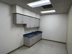 1100 Flynn Rd, Camarillo, CA for lease Interior Photo- Image 2 of 3