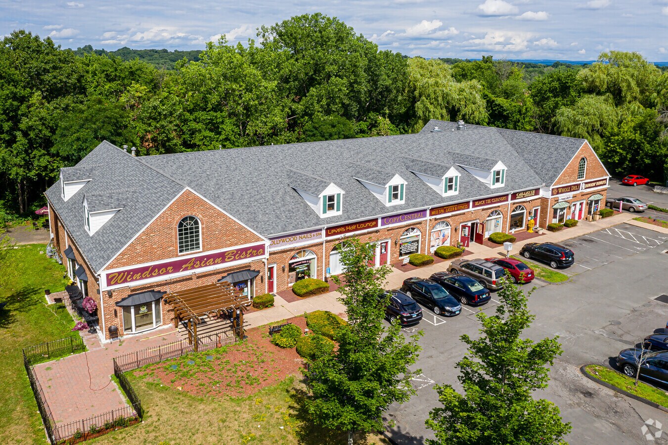 700 Poquonock Ave, Windsor, CT 06095