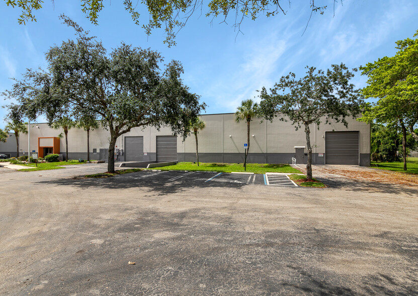 14545 NW 60th Ave, Miami Lakes, FL for lease - Building Photo - Image 2 of 2