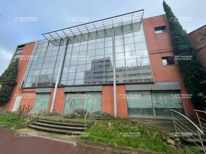 Office in Toulouse for lease - Building Photo - Image 1 of 23