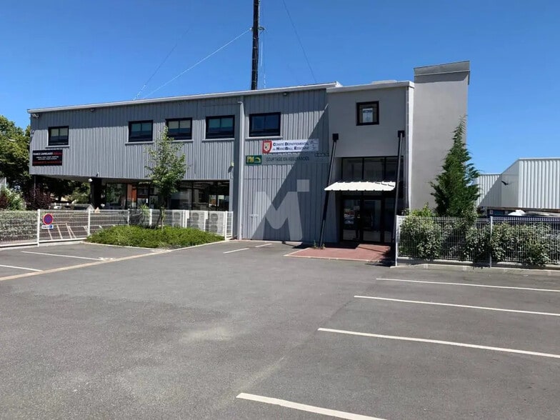 Office in Brétigny-sur-Orge for lease - Building Photo - Image 2 of 6