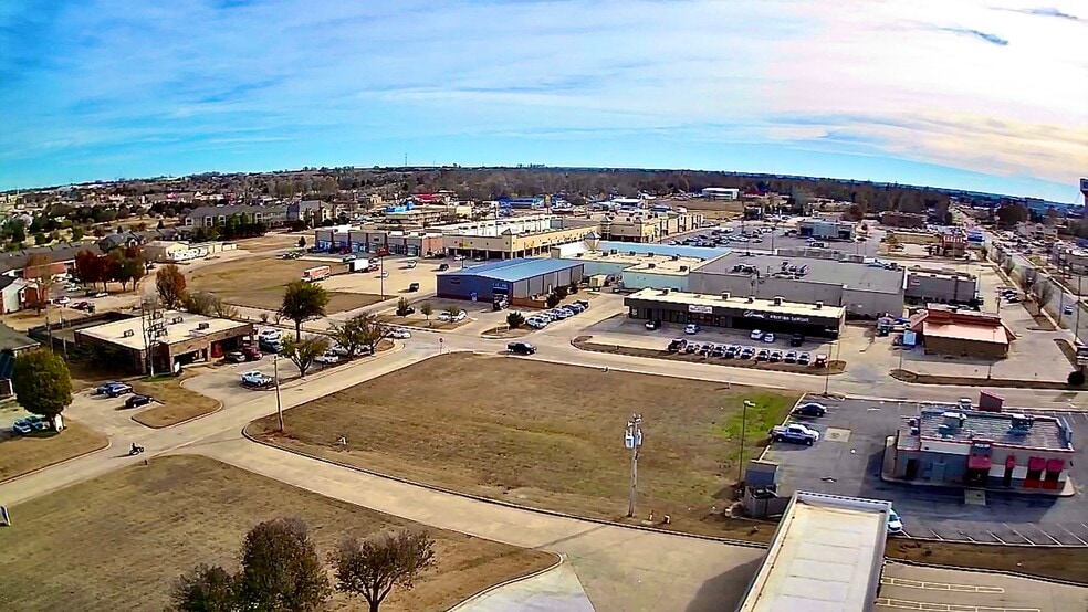 100 N Financial Ter, Mustang, OK for sale - Building Photo - Image 1 of 6