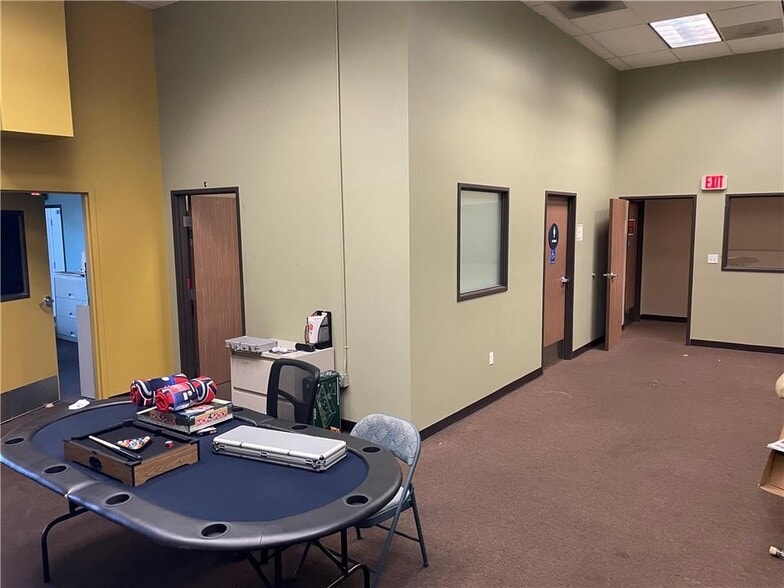 2165 Harbor Blvd, Costa Mesa, CA for sale - Interior Photo - Image 3 of 13