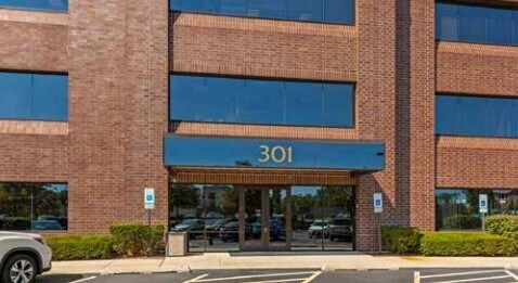 290-300 S County Farm Rd, Wheaton, IL for lease Building Photo- Image 1 of 2