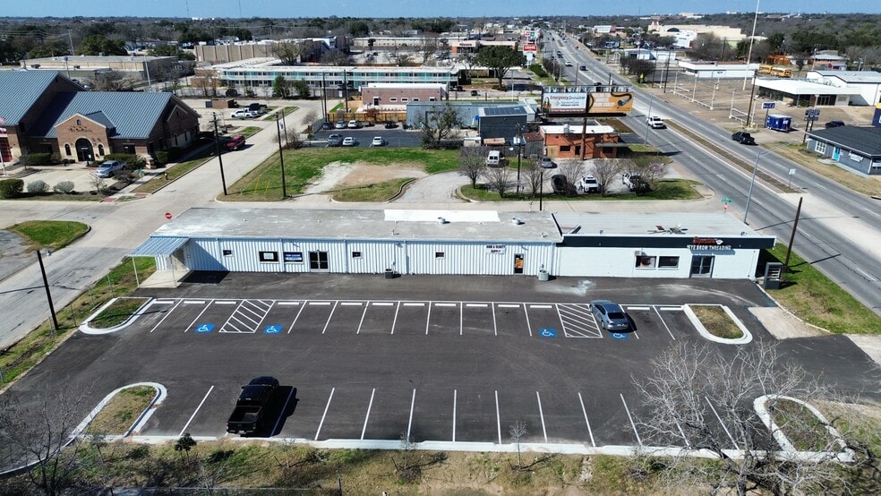 2600-2604 S Texas Ave, Bryan, TX for lease - Building Photo - Image 1 of 5